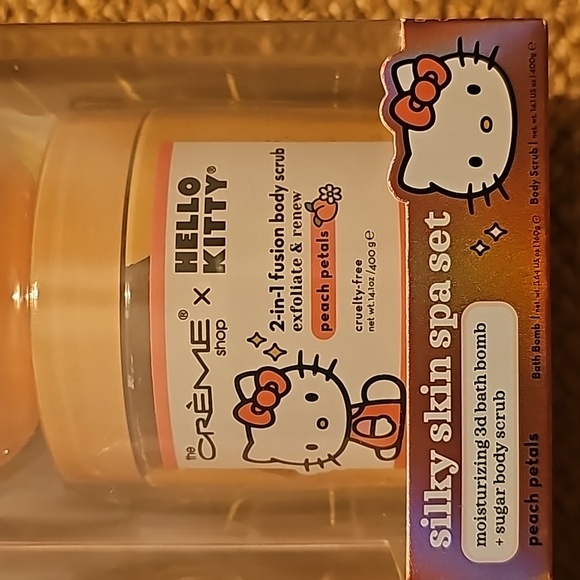 HELLO KITTY Silky Skin Spa Bundle (Two Bath Bomb & Sugar Body Scrub Sets) 🛁 - Picture 3 of 6
